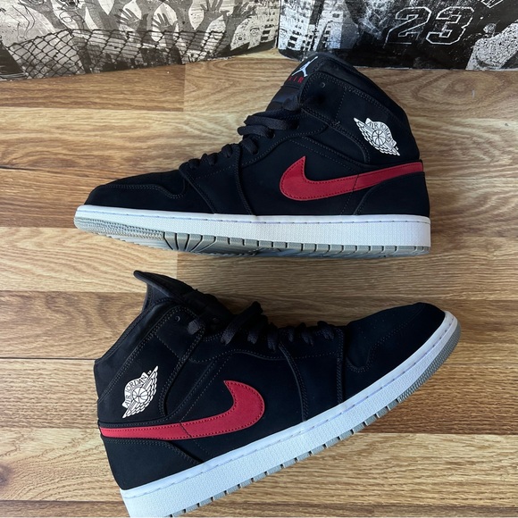 2018 AirJordan 1 mid Multicolor Sneakers 554724-065 - Picture 8 of 14